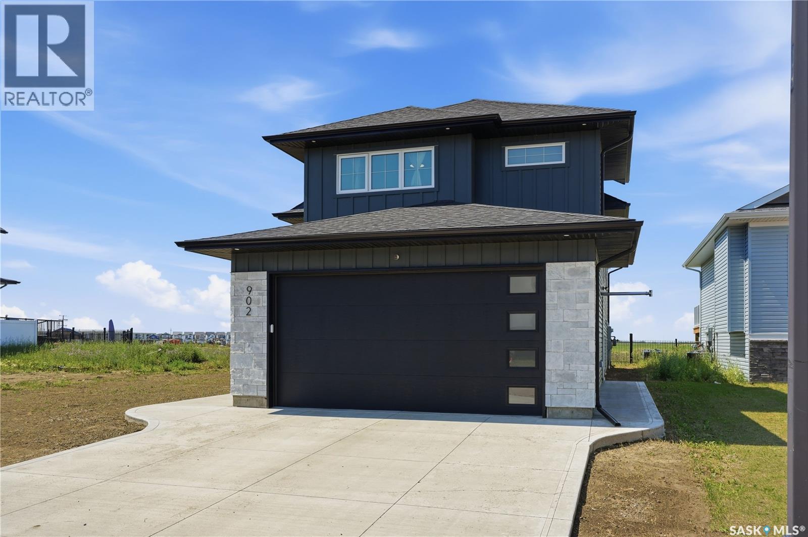 902 Bentley Manor, Saskatoon, Saskatchewan  S7L 6P4 - Photo 3 - SK043435