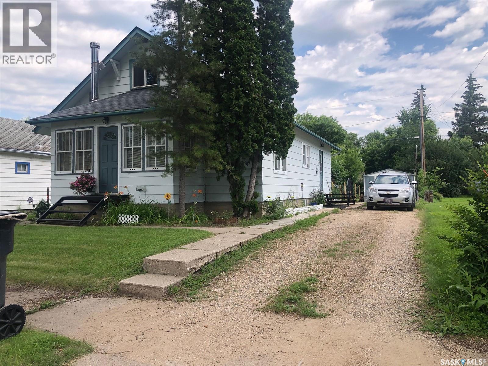 322 5th Avenue E, Canora, Saskatchewan  S0A 0L0 - Photo 2 - SK043408