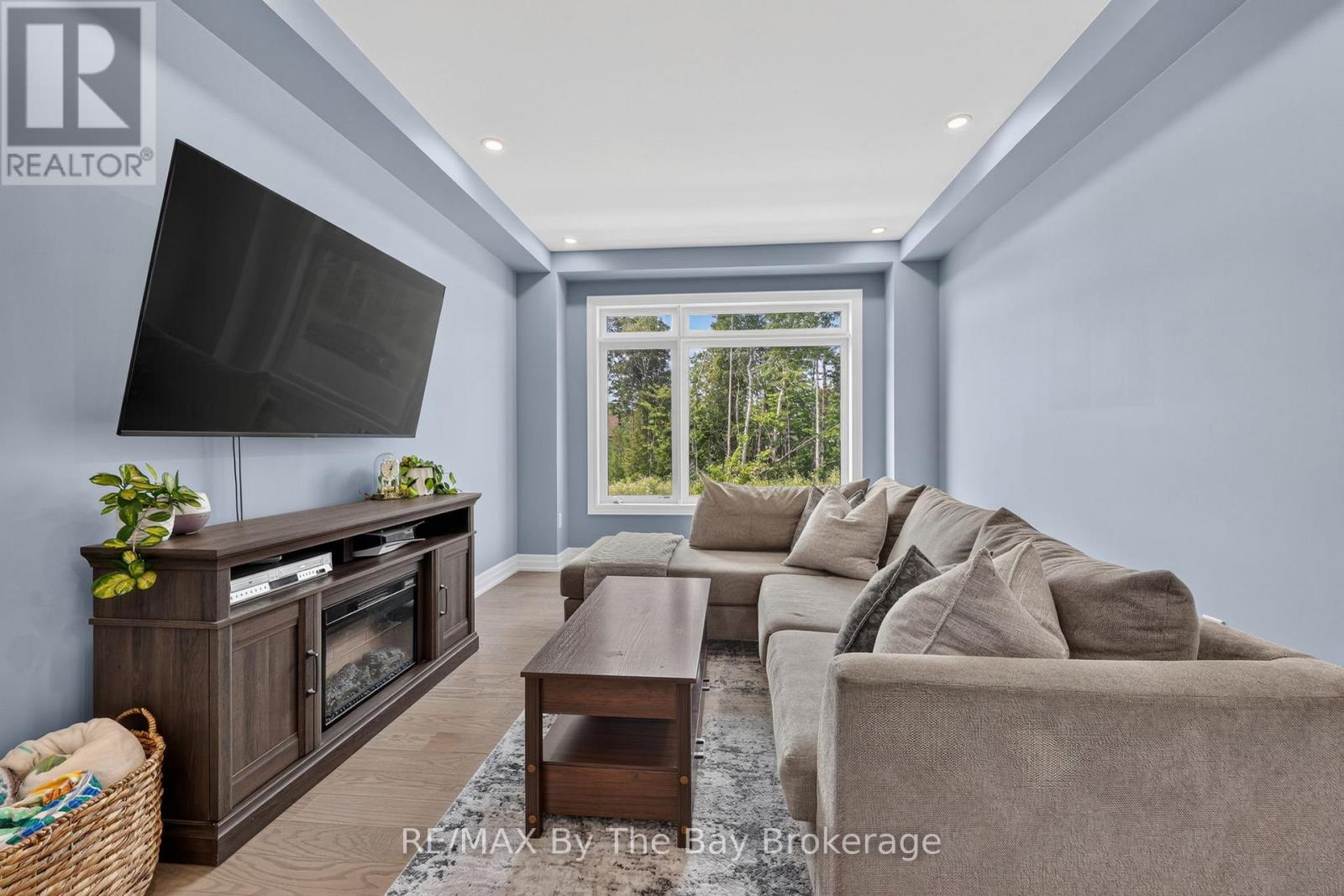 222 Mapleside Drive, Wasaga Beach, Ontario  L9Z 0L4 - Photo 3 - S13598792