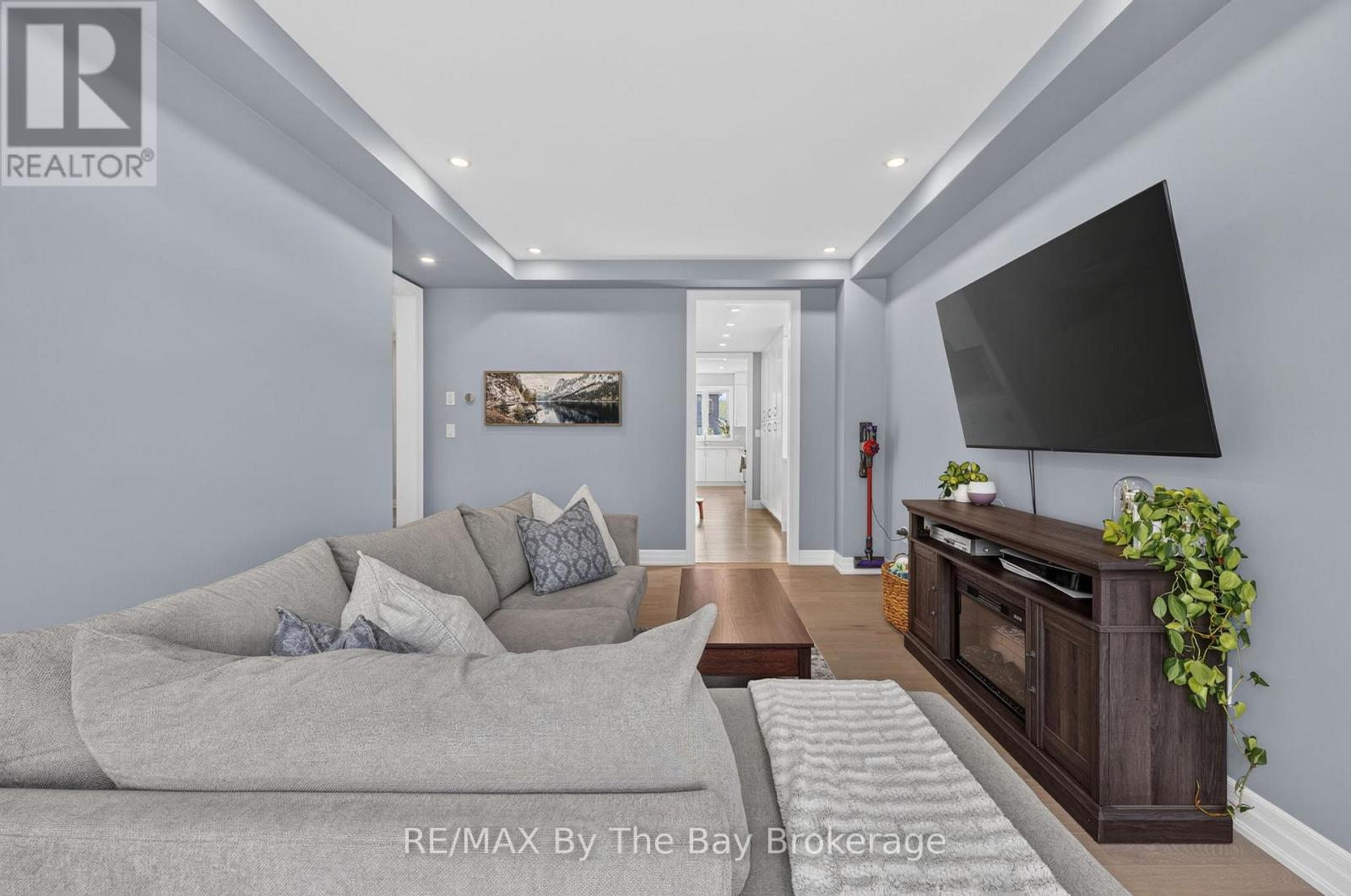 222 Mapleside Drive, Wasaga Beach, Ontario  L9Z 0L4 - Photo 4 - S13598792