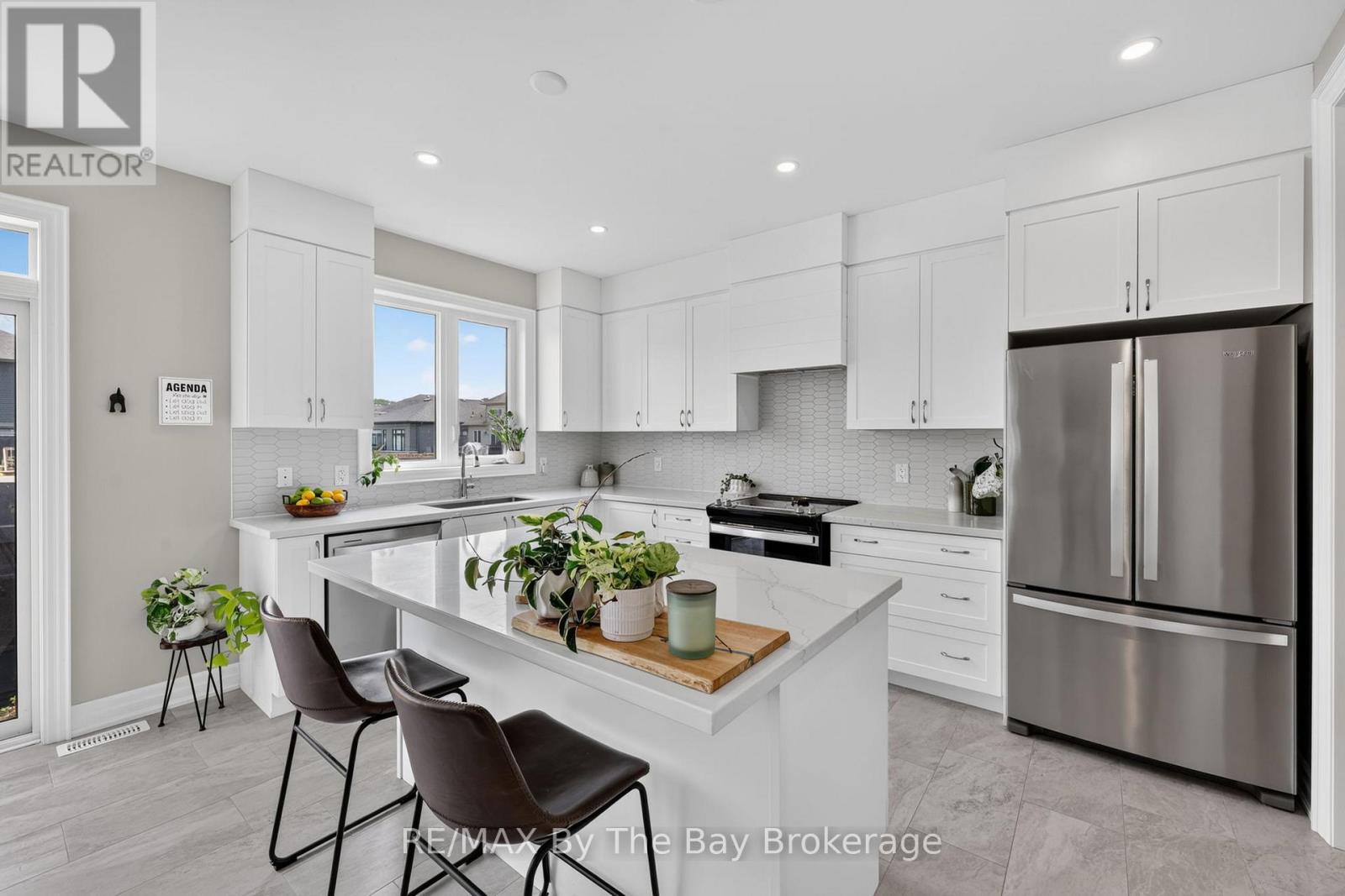 222 Mapleside Drive, Wasaga Beach, Ontario  L9Z 0L4 - Photo 6 - S13598792