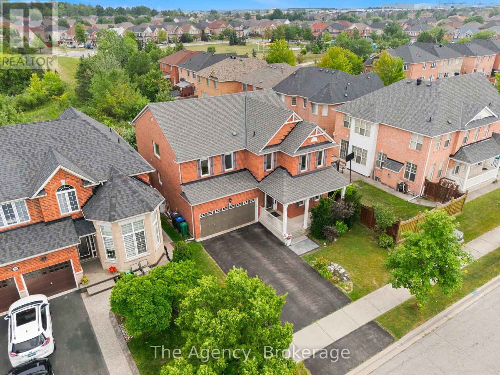 40 Catchfly Crescent, Brampton, Ontario  L6P 2H9 - Photo 2 - W13599012