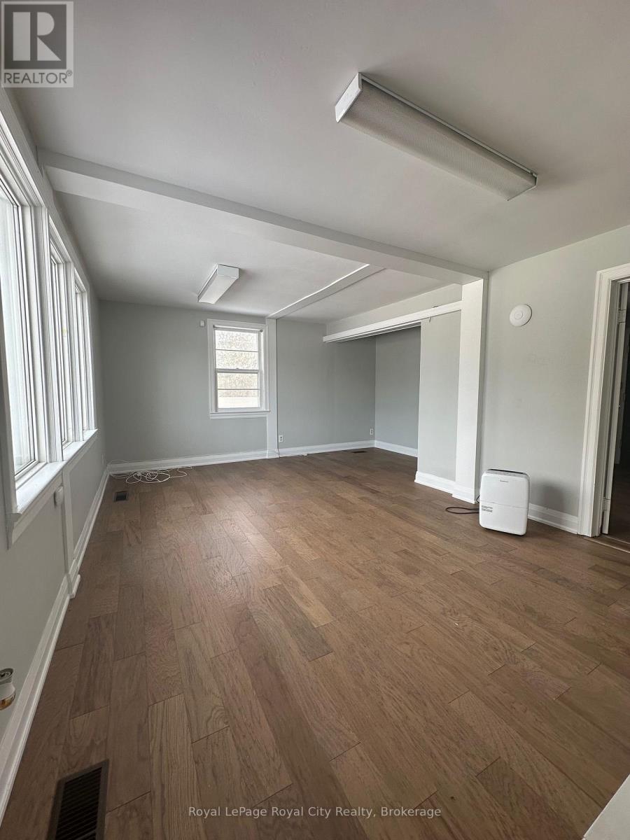 230 Speedvale Avenue W, Guelph, Ontario  N1H 1C4 - Photo 2 - X13598916