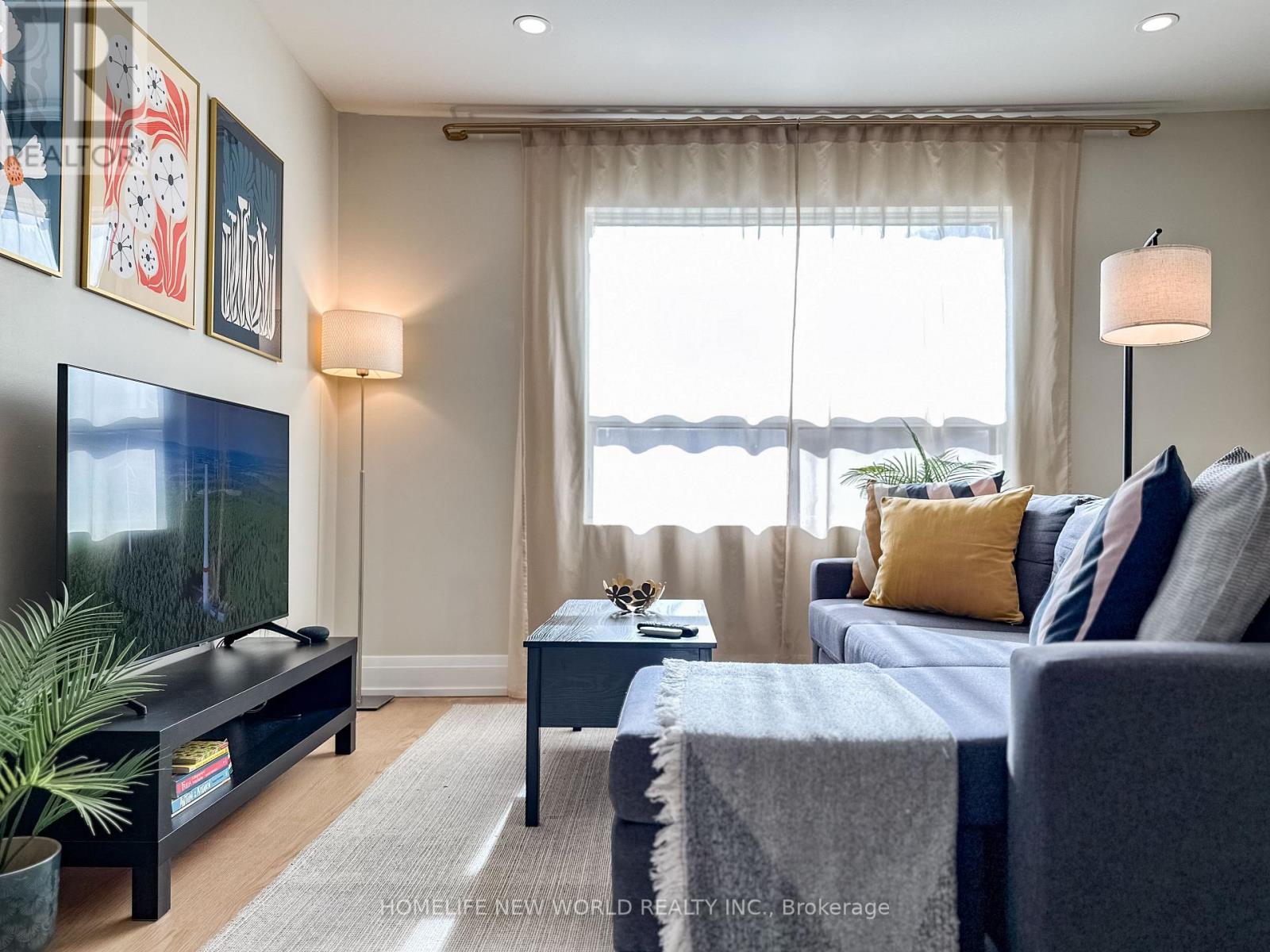 Upper - 27 Marigold Avenue, Toronto, Ontario  M4M 3B1 - Photo 8 - E13598746