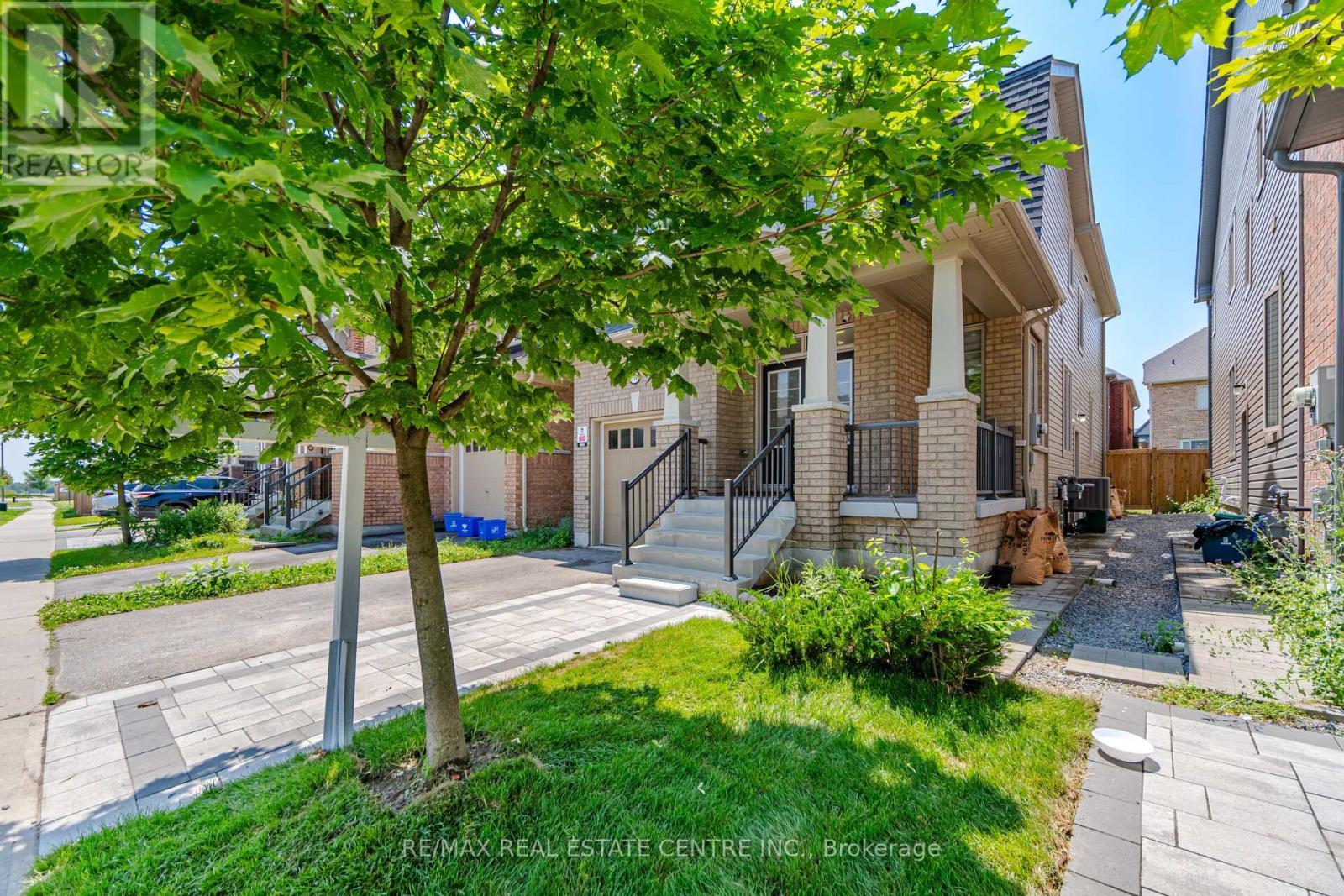 570 Windfields Farm Drive, Oshawa, Ontario  L1L 0L8 - Photo 3 - E13598756