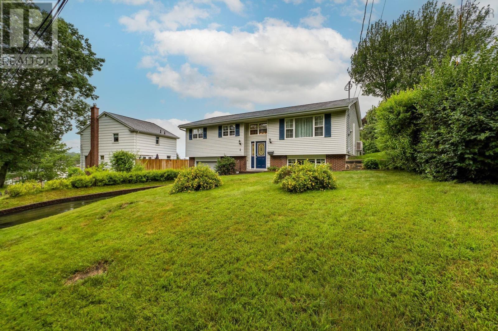 4 Meadowview Drive, Bedford, Nova Scotia  B4A 2C3 - Photo 2 - 202618426