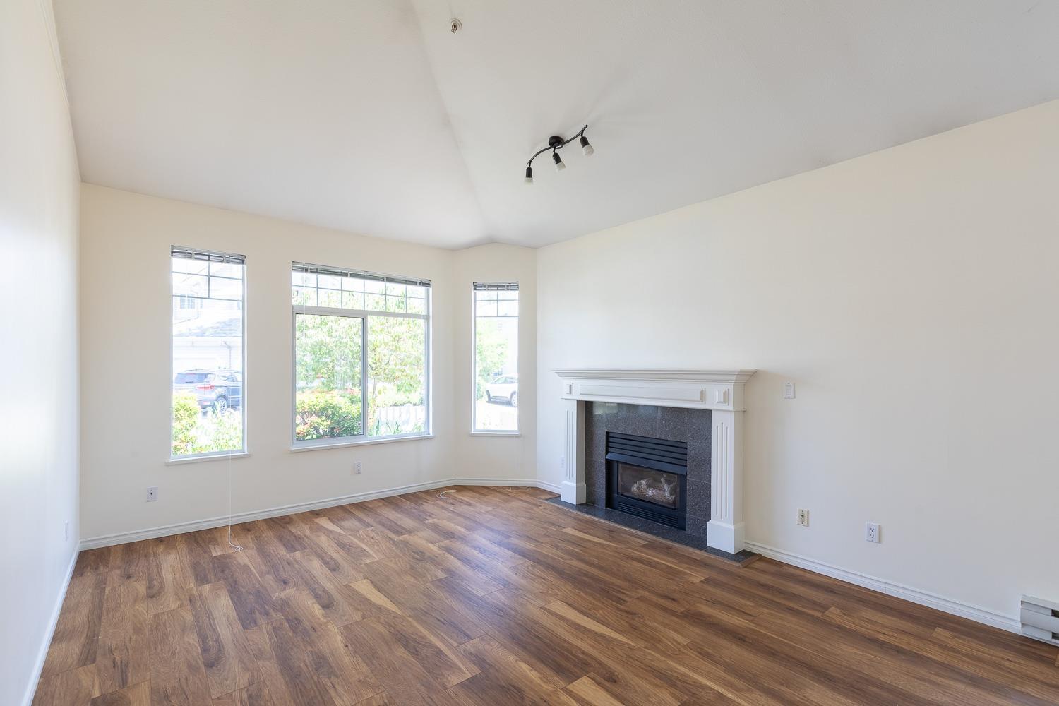 49 5708 208 Street, Langley, British Columbia  V3A 8L4 - Photo 2 - R3147660