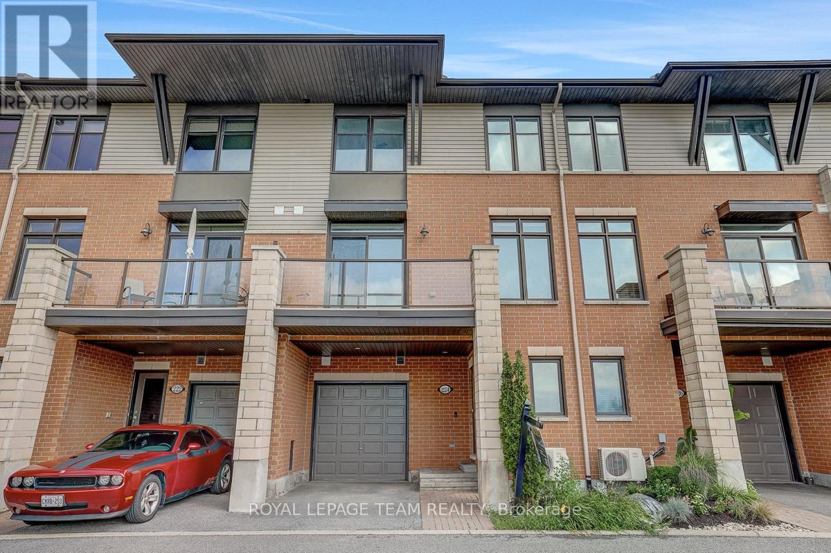 224 CHAPERAL PRIVATE, Ottawa, Ontario