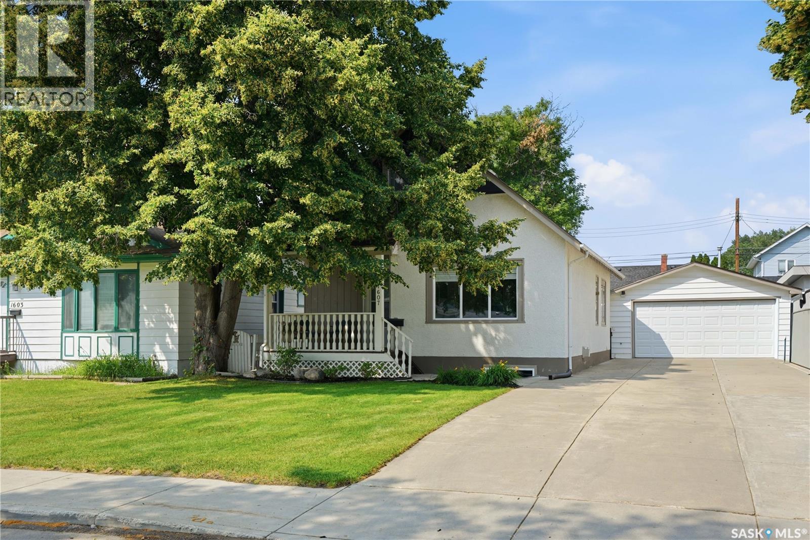 1607 Alexandra Avenue, Saskatoon, Saskatchewan  S7K 3C4 - Photo 1 - SK043522