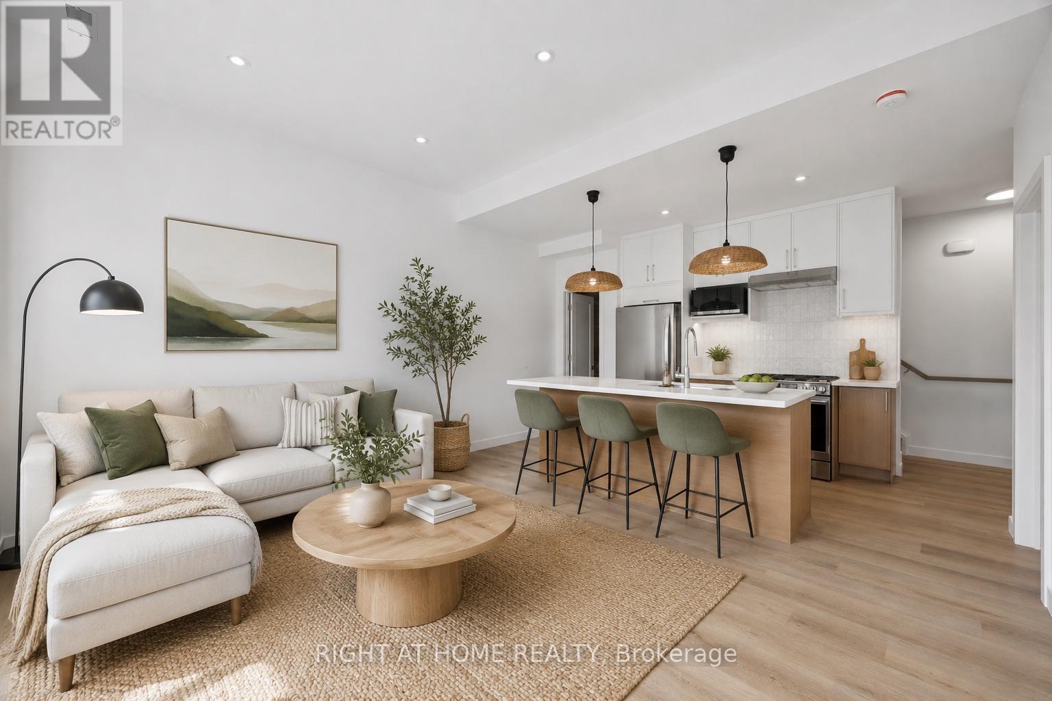5 - 91 BARTON AVENUE, Toronto, Ontario
