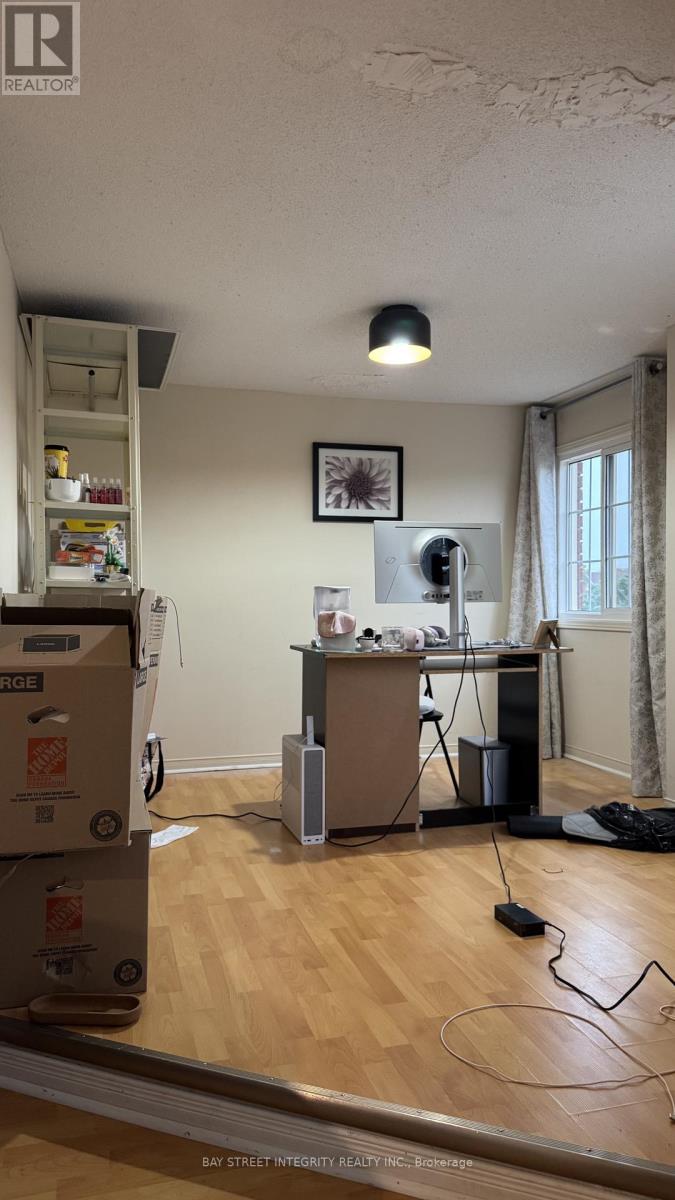 Upper - 2 Glenheather Terrace, Toronto, Ontario  M1B 5H3 - Photo 12 - E13599480