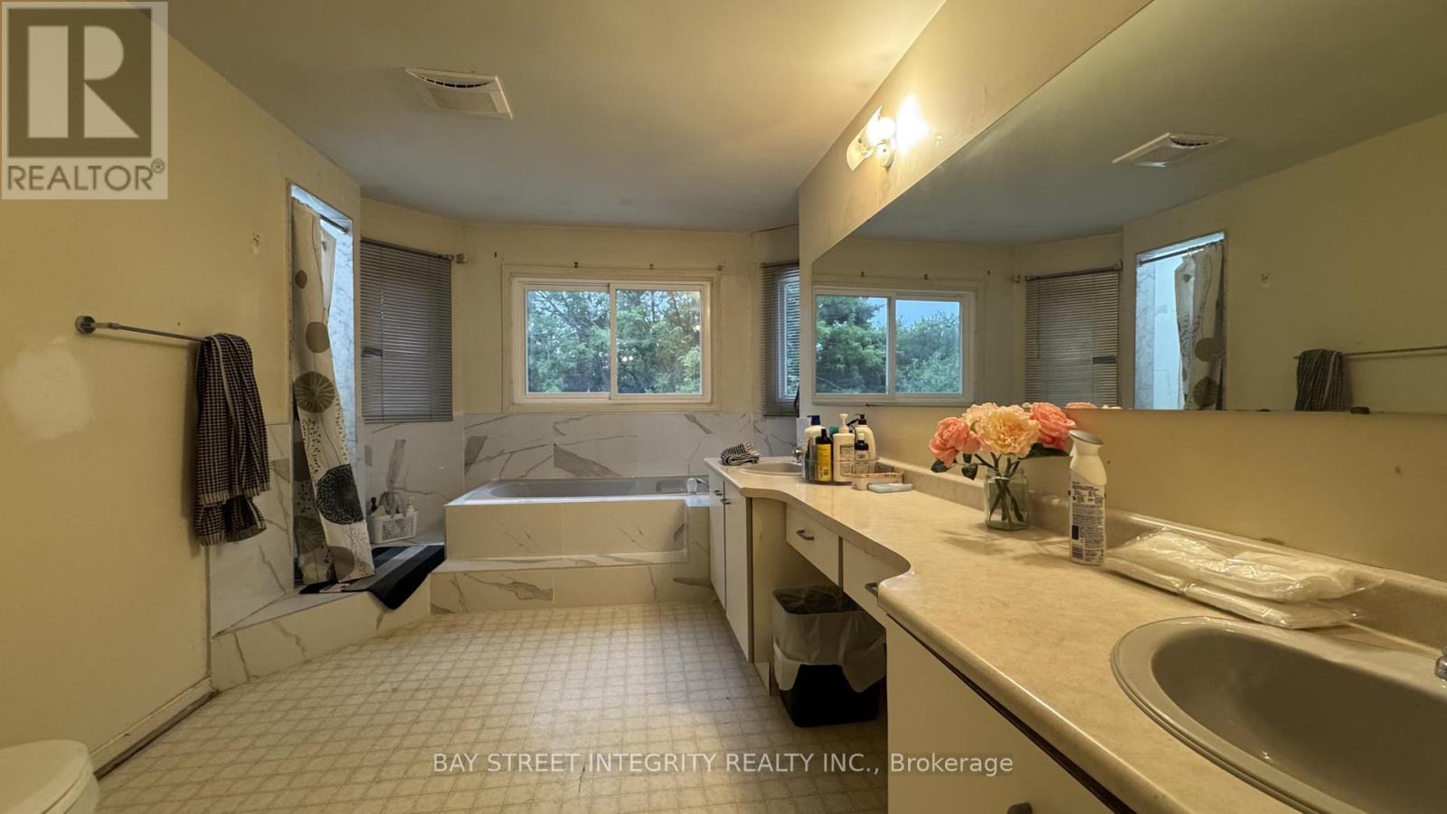 Upper - 2 Glenheather Terrace, Toronto, Ontario  M1B 5H3 - Photo 15 - E13599480