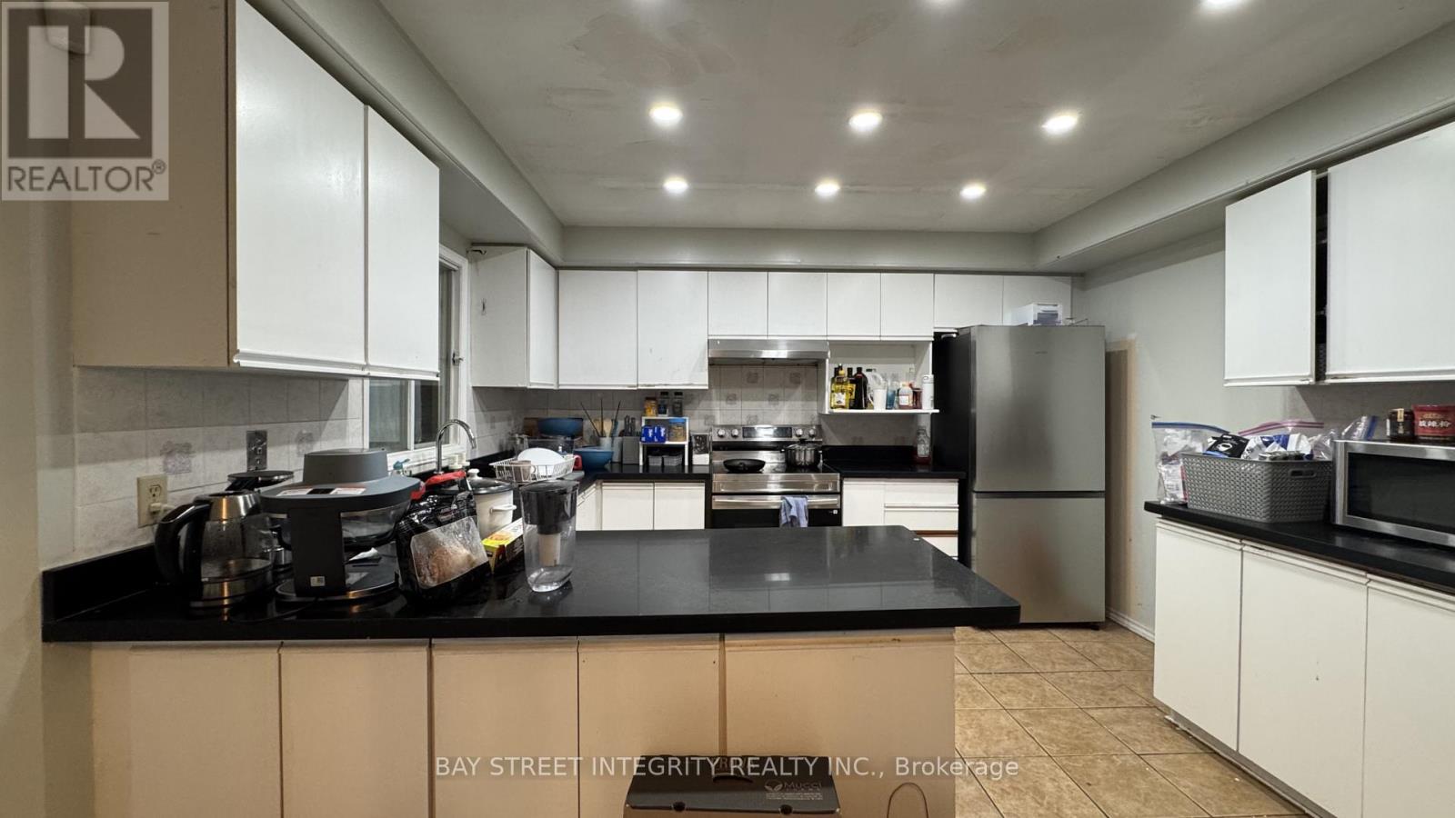 Upper - 2 Glenheather Terrace, Toronto, Ontario  M1B 5H3 - Photo 2 - E13599480