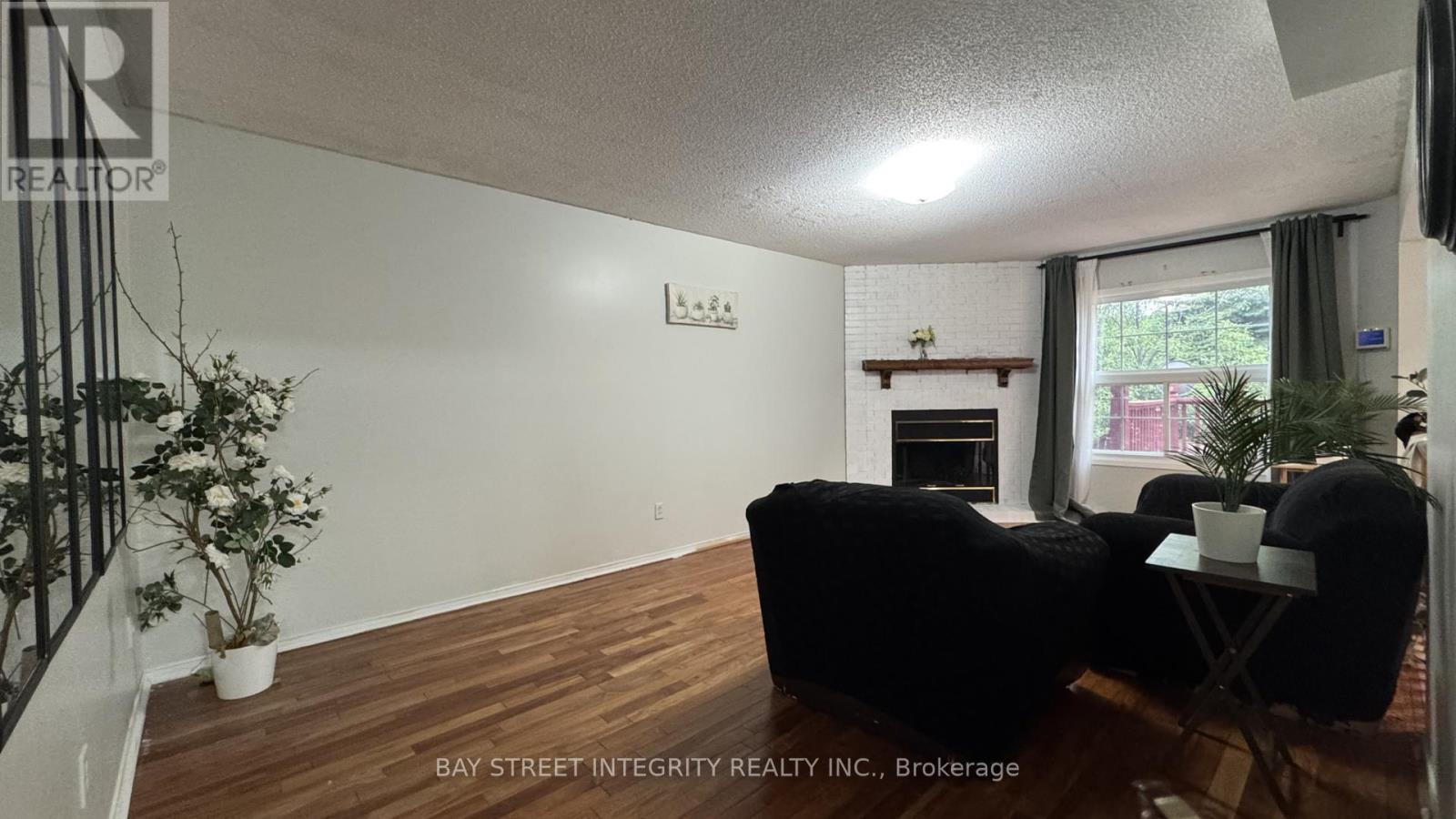 Upper - 2 Glenheather Terrace, Toronto, Ontario  M1B 5H3 - Photo 6 - E13599480