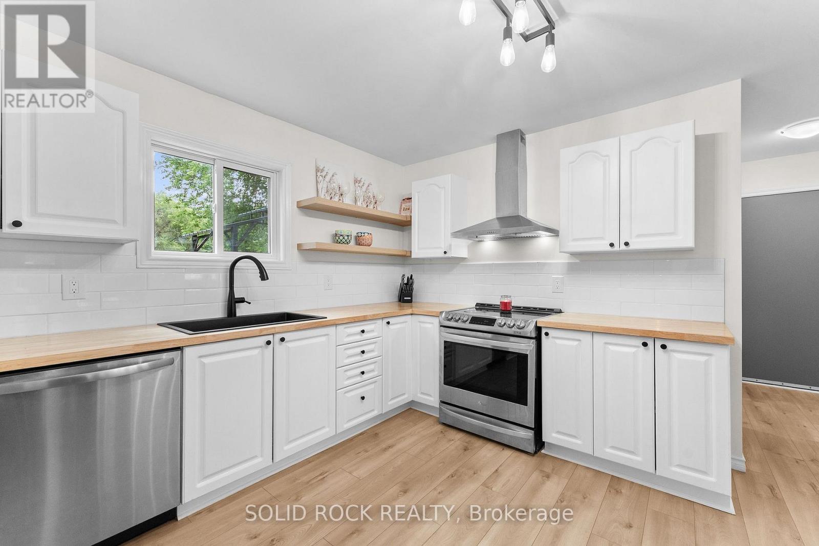 708 Mckenzie Avenue, Mcnab/braeside, Ontario  K7S 3G9 - Photo 18 - X13599456