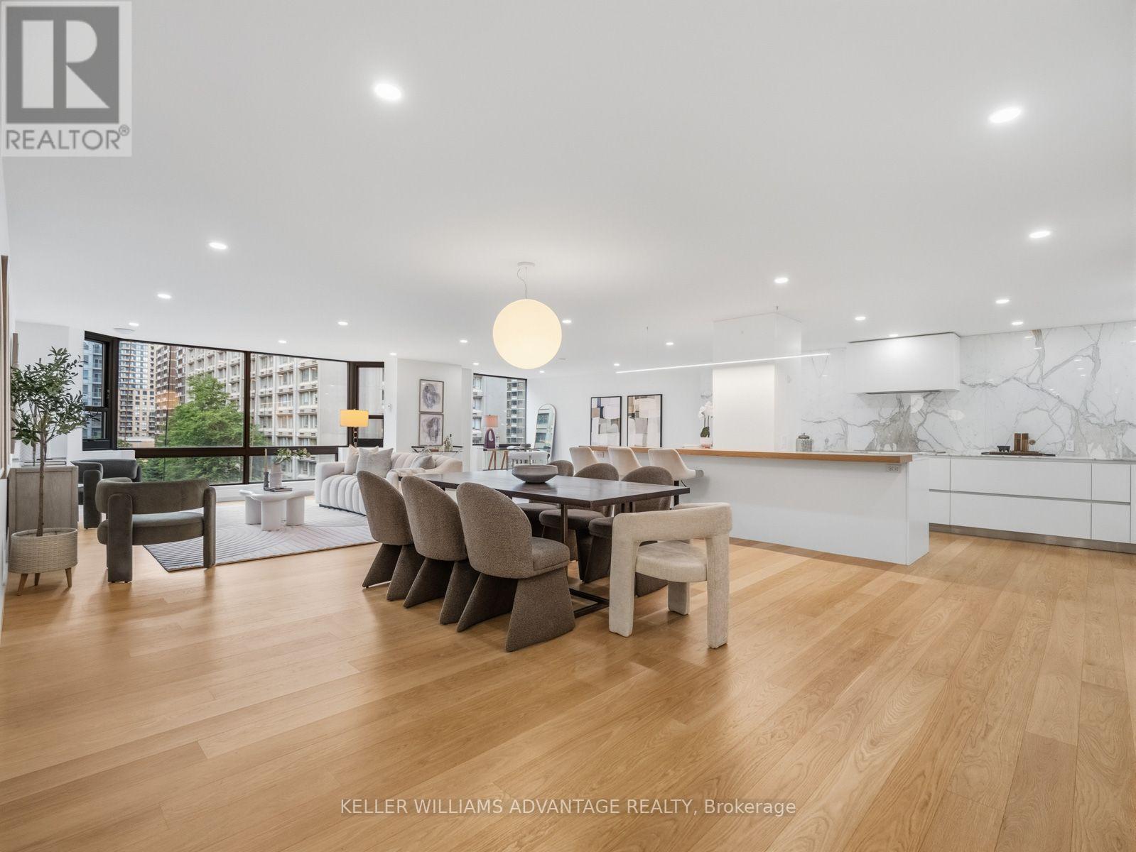 <div class="slider-price">$3,389,000</div><p>1002 - 1166 Bay Street, Toronto, Ontario</p>