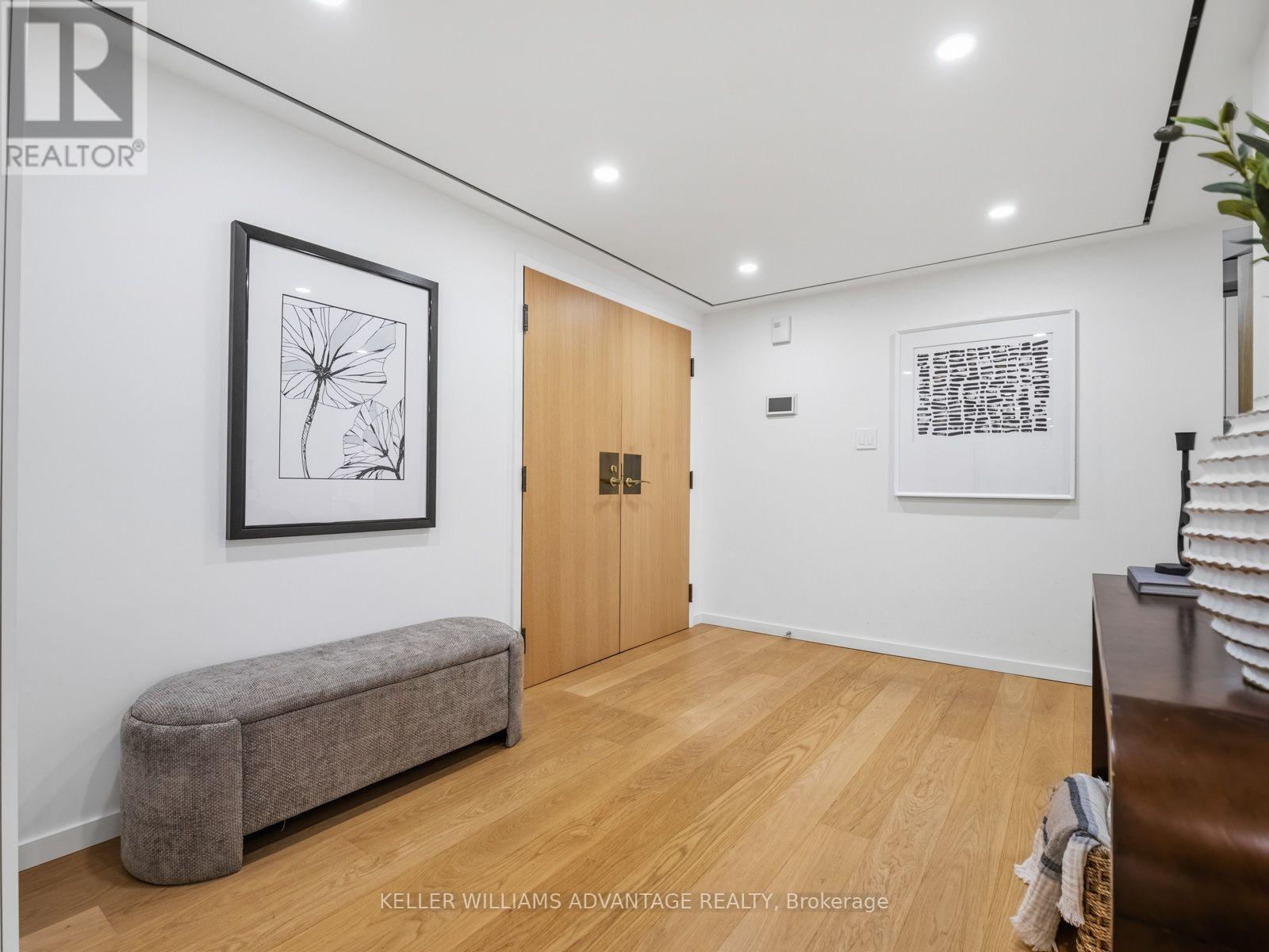 1002 - 1166 Bay Street, Toronto, Ontario  M5S 2X8 - Photo 2 - C13594260