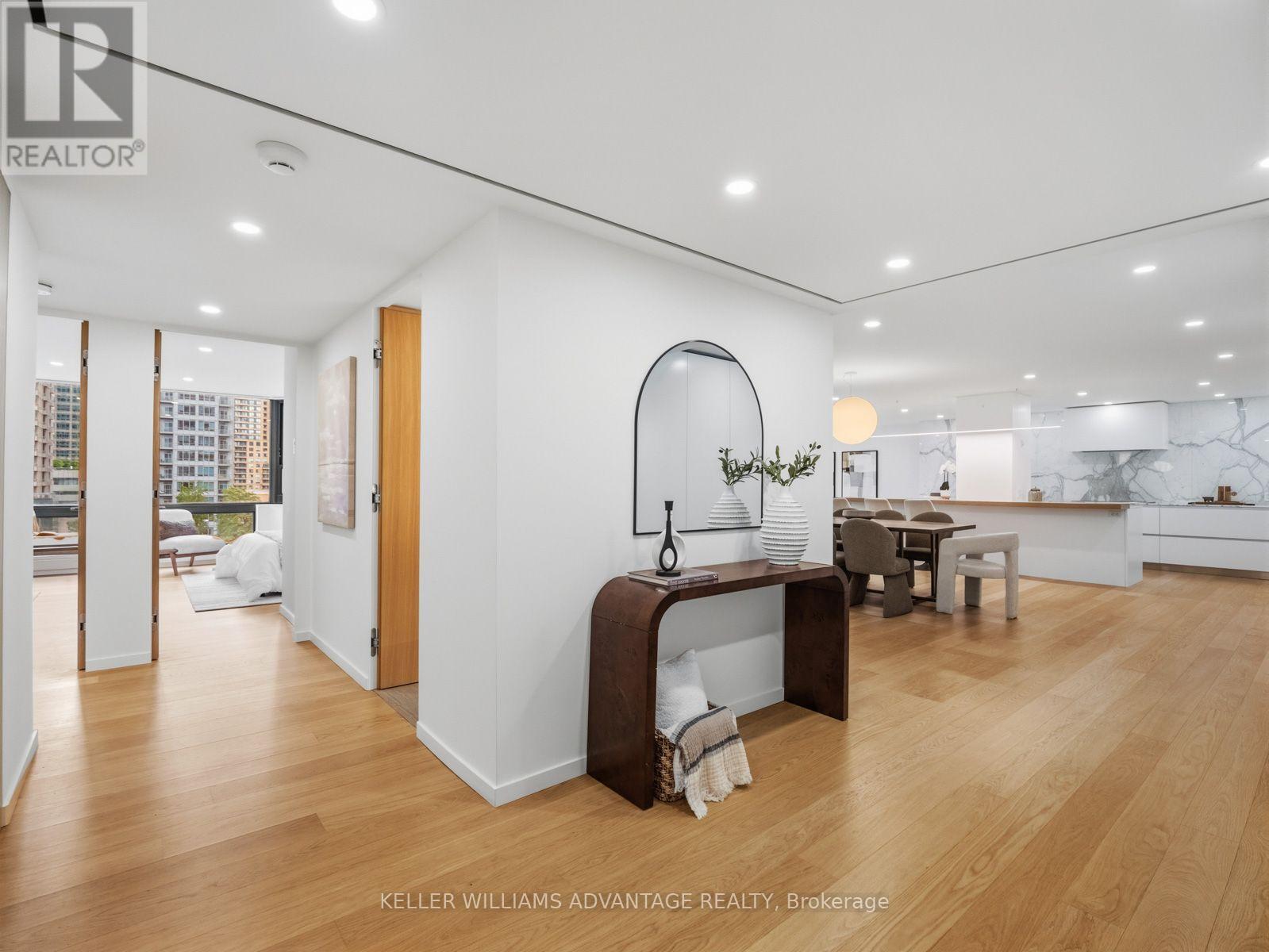 1002 - 1166 Bay Street, Toronto, Ontario  M5S 2X8 - Photo 3 - C13594260