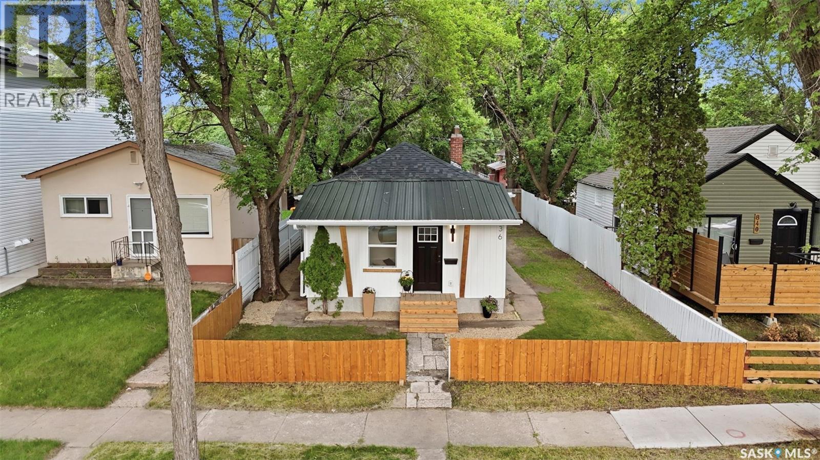 836 I Avenue S, Saskatoon, Saskatchewan  S7M 1Z3 - Photo 1 - SK043526