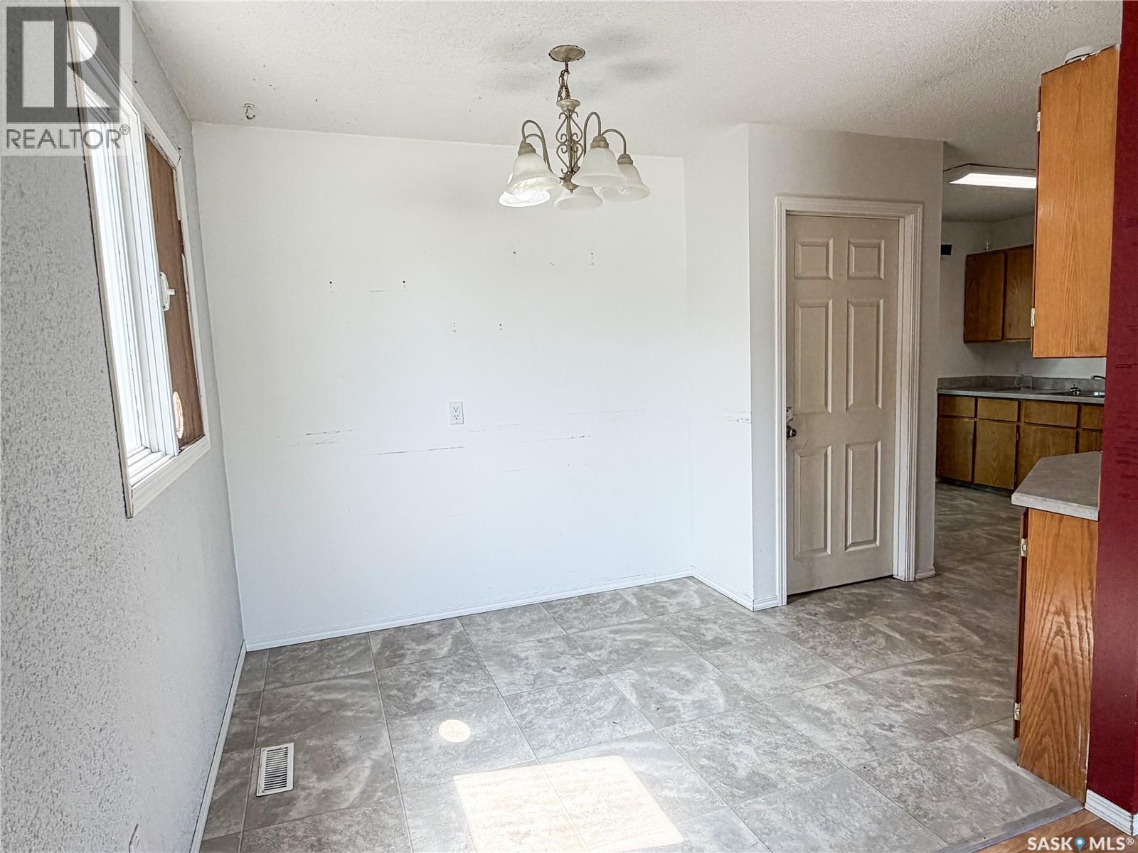 7 Dunfield Crescent, Meadow Lake, Saskatchewan  S9X 1E6 - Photo 4 - SK036545