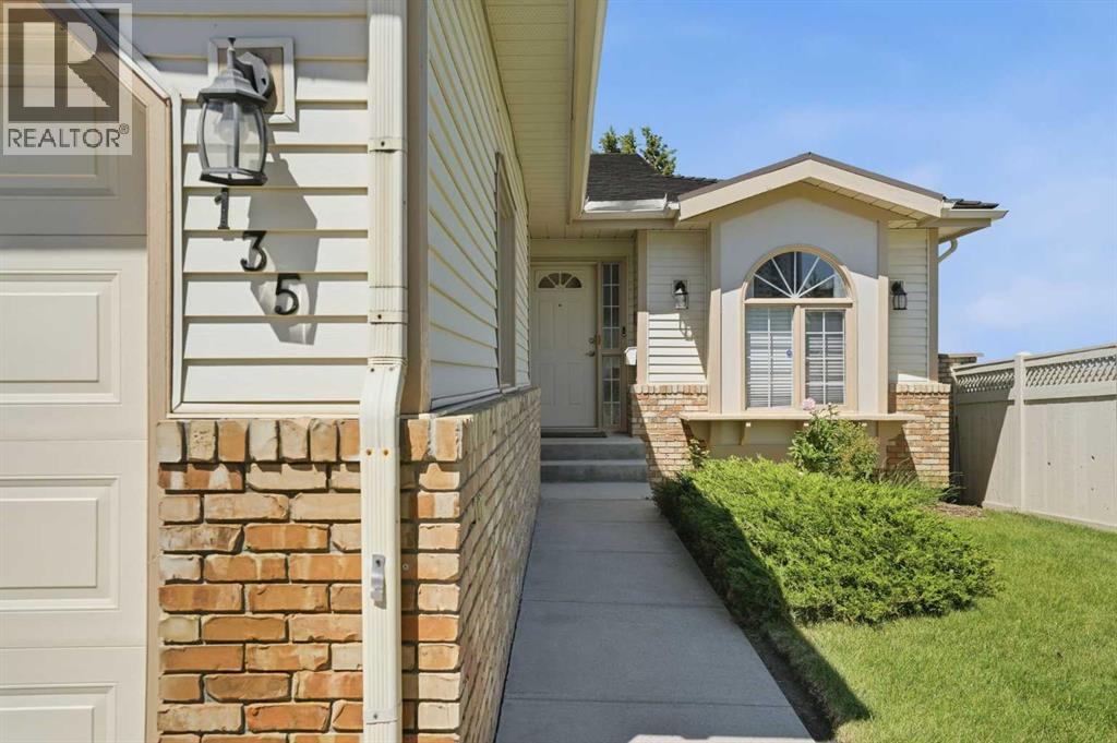 135 Shawnee Rise Sw, Calgary, Alberta  T2Y 2S3 - Photo 2 - A2329270