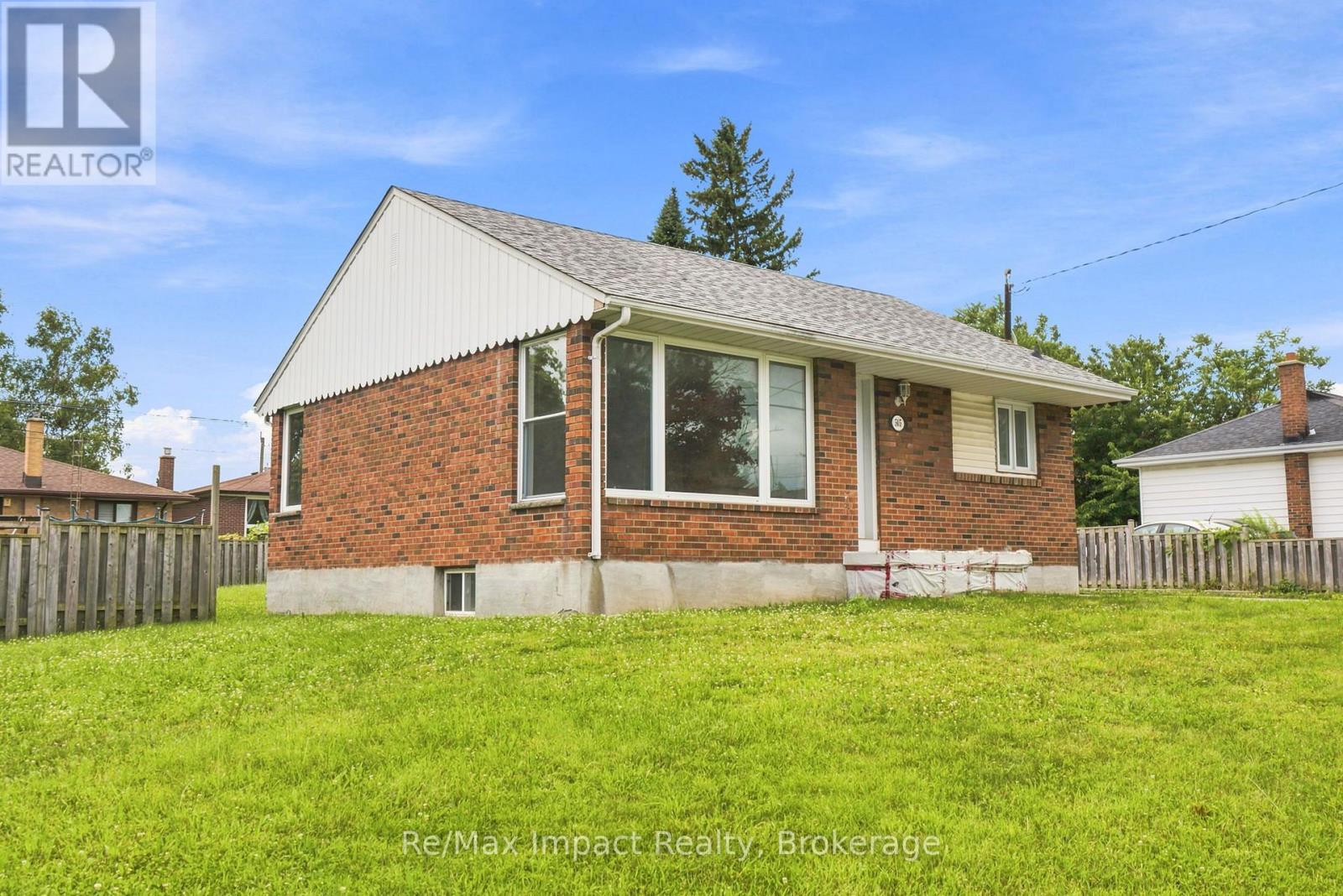 505 Annapolis Avenue, Oshawa, Ontario  L1J 2Y8 - Photo 3 - E13599698