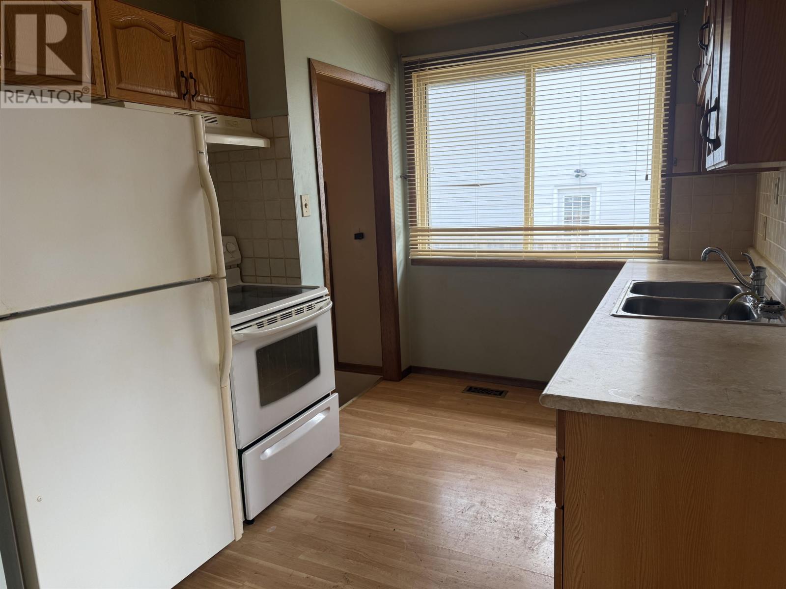199 Limbrick, Thunder Bay, Ontario  P7C 4S6 - Photo 4 - TB2602066