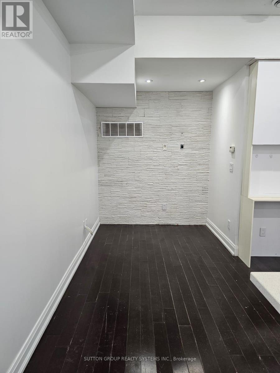 2 - 924 Danforth Avenue, Toronto, Ontario  M4J 1L9 - Photo 7 - E13593492