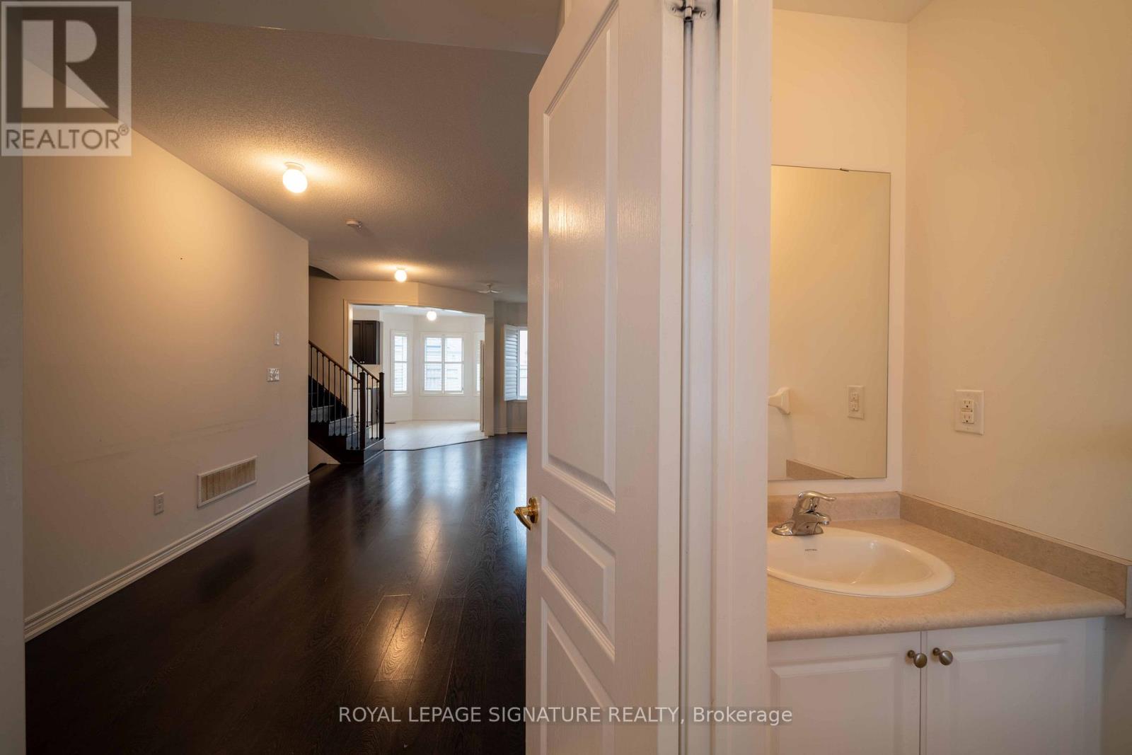5570 Meadowcrest Avenue, Mississauga, Ontario  L5M 0V1 - Photo 3 - W13599526