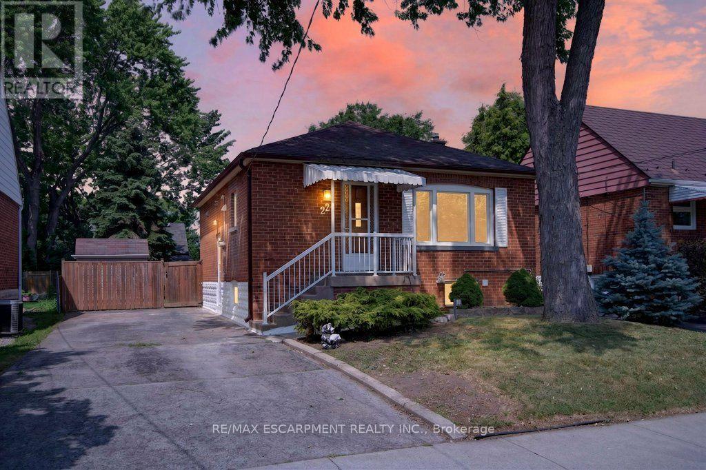 220 EAST 13TH STREET, Hamilton, Ontario