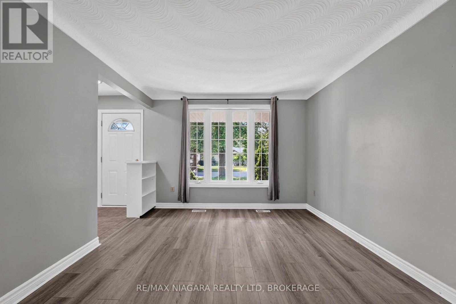 4074 Brookdale Drive, Niagara Falls, Ontario  L2H 2B3 - Photo 6 - X13599748
