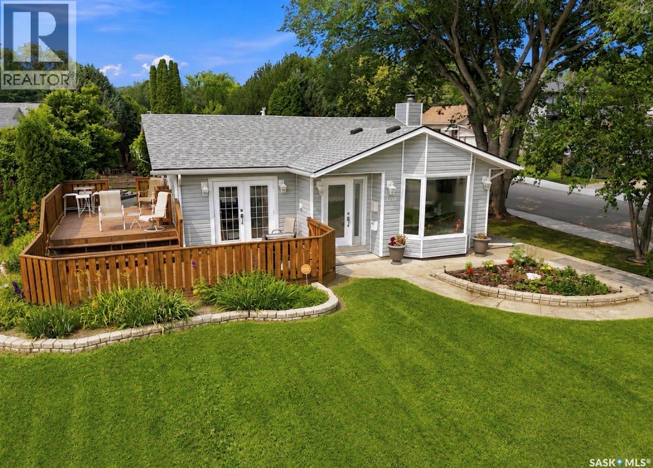 1201 Spadina Crescent W, Saskatoon, Saskatchewan  S7M 1P4 - Photo 3 - SK043380