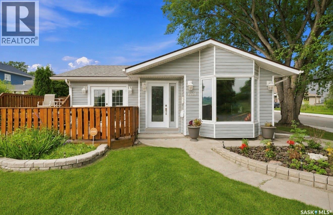 1201 Spadina Crescent W, Saskatoon, Saskatchewan  S7M 1P4 - Photo 4 - SK043380