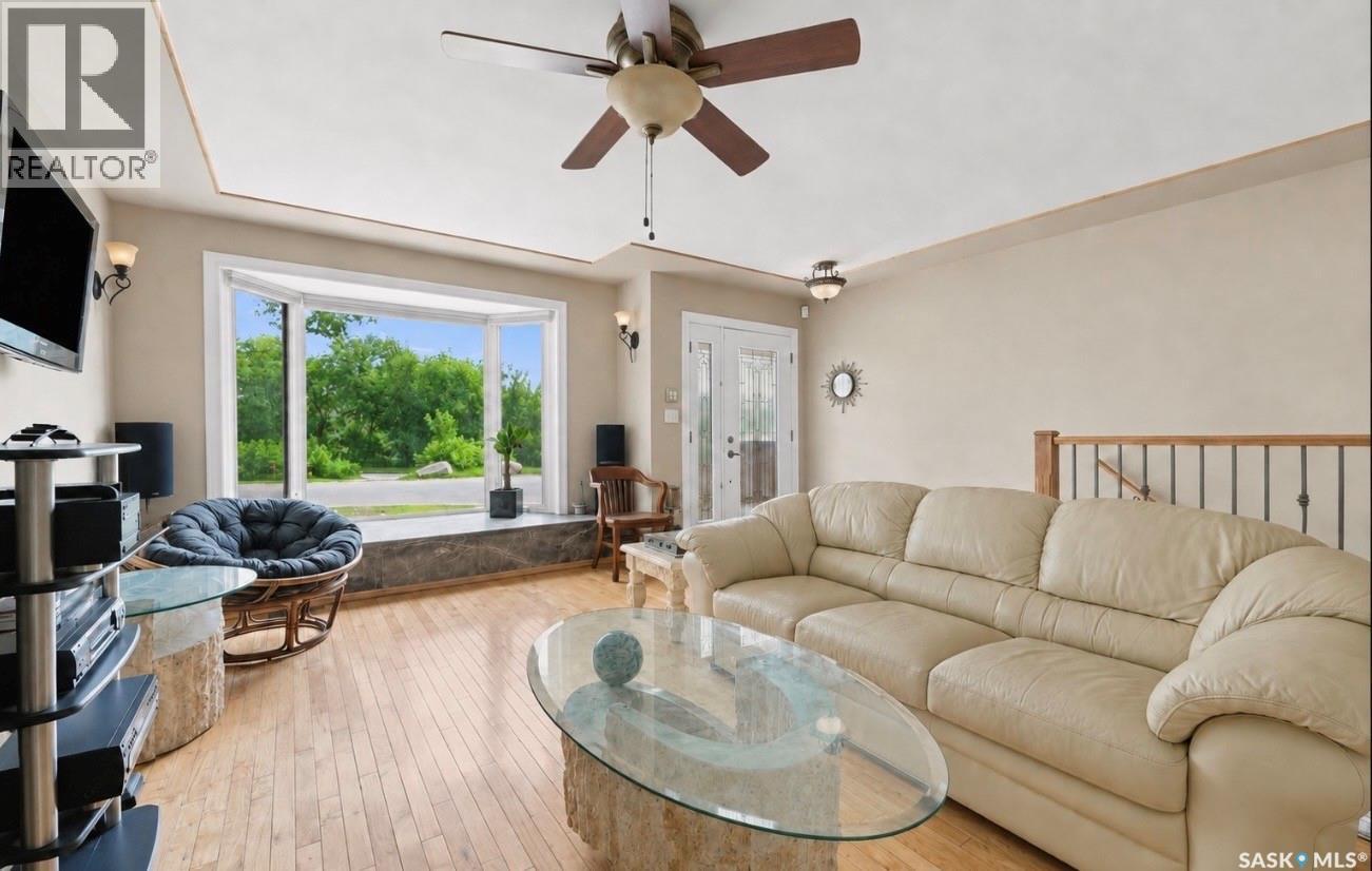 1201 Spadina Crescent W, Saskatoon, Saskatchewan  S7M 1P4 - Photo 5 - SK043380