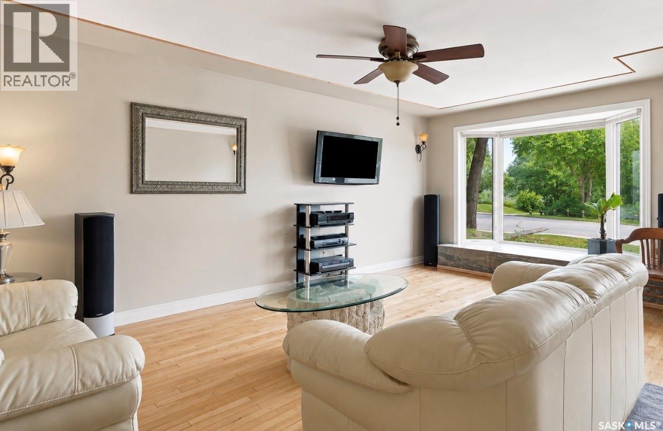 1201 Spadina Crescent W, Saskatoon, Saskatchewan  S7M 1P4 - Photo 8 - SK043380