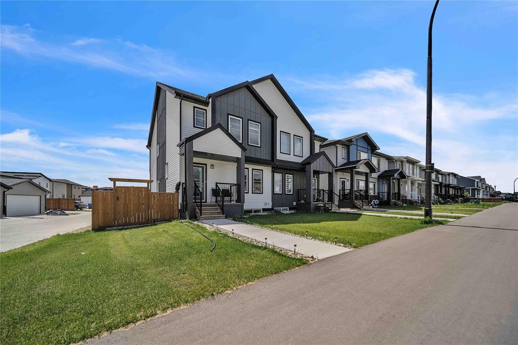 536 North Point Boulevard, Winnipeg, Manitoba  R2V 5H7 - Photo 1 - 202618457