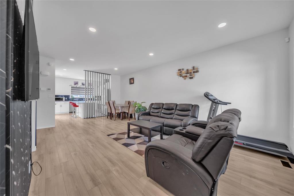536 North Point Boulevard, Winnipeg, Manitoba  R2V 5H7 - Photo 4 - 202618457