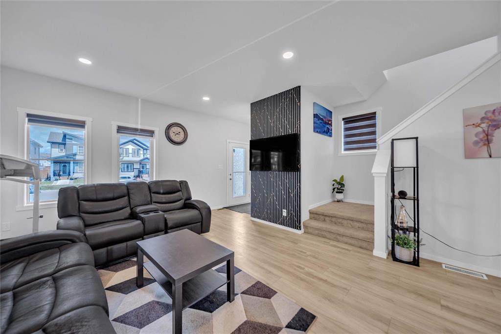 536 North Point Boulevard, Winnipeg, Manitoba  R2V 5H7 - Photo 5 - 202618457