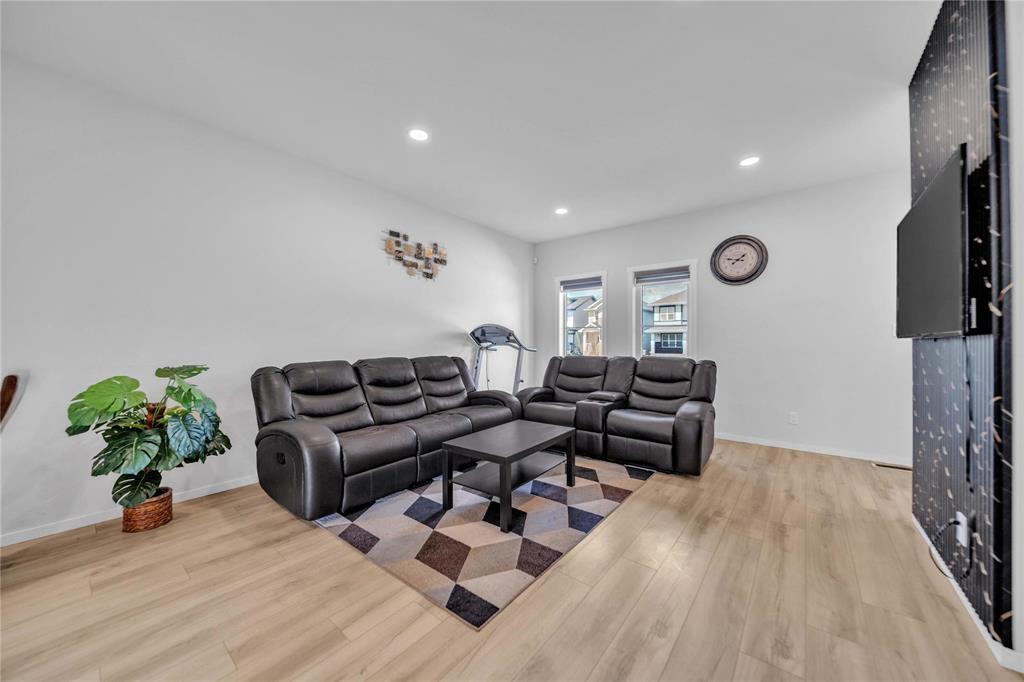 536 North Point Boulevard, Winnipeg, Manitoba  R2V 5H7 - Photo 6 - 202618457