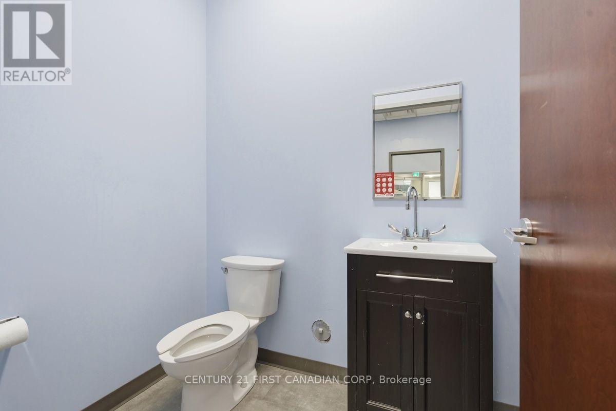 1807 Wonderland Road N, London North, Ontario N6G 5C2 - Photo 12 - X13600032