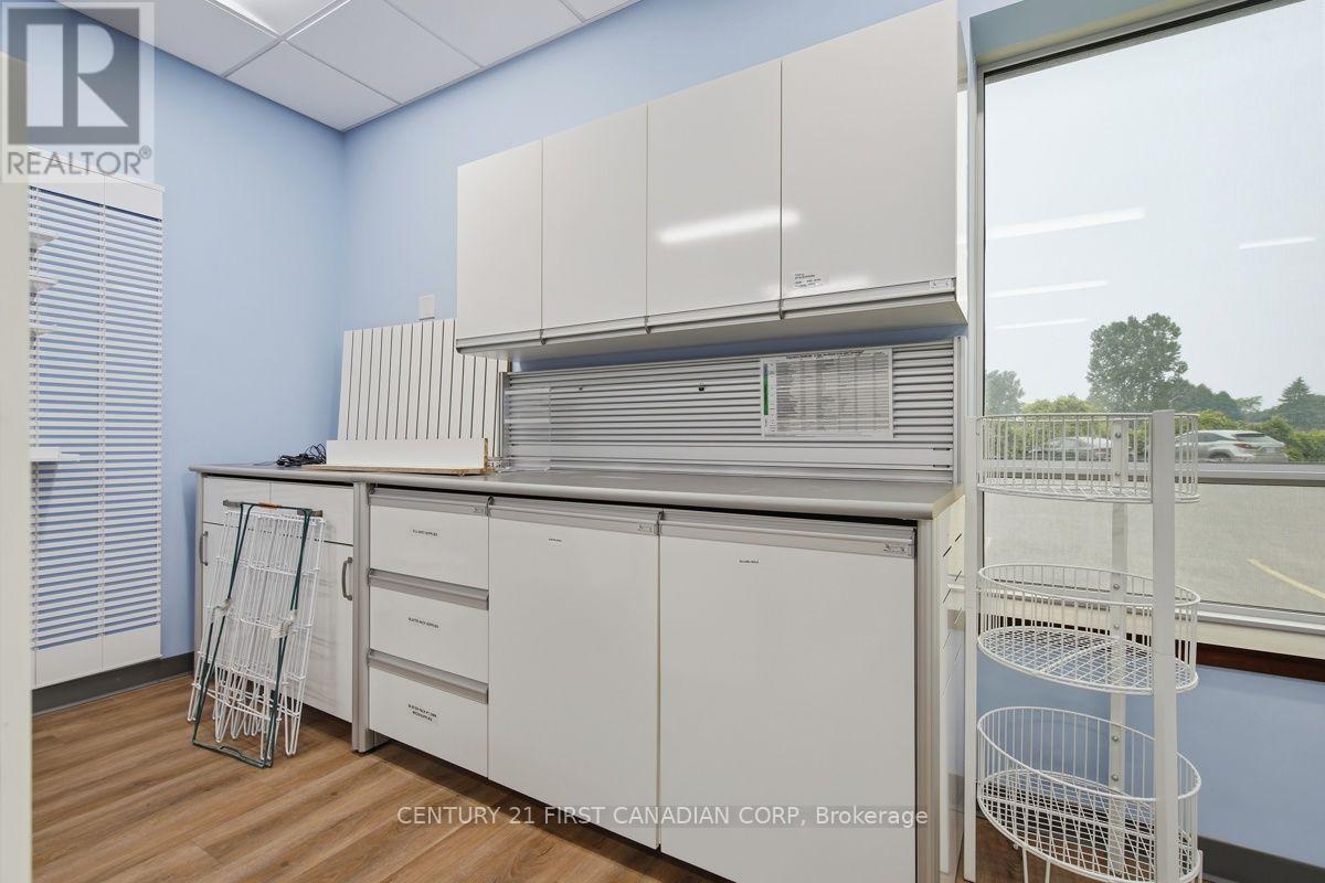 1807 Wonderland Road N, London North, Ontario N6G 5C2 - Photo 17 - X13600032