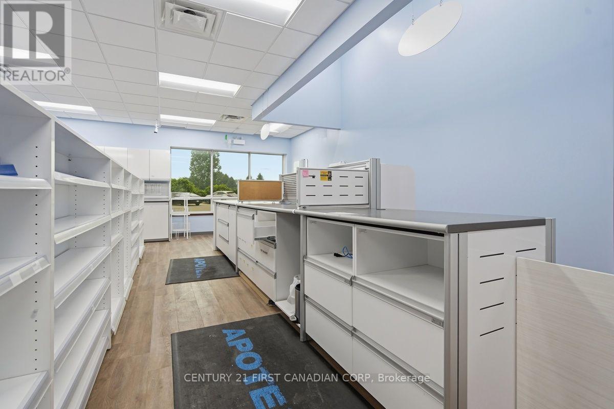 1807 Wonderland Road N, London North, Ontario N6G 5C2 - Photo 21 - X13600032