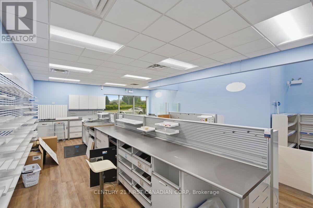 1807 Wonderland Road N, London North, Ontario N6G 5C2 - Photo 8 - X13600032