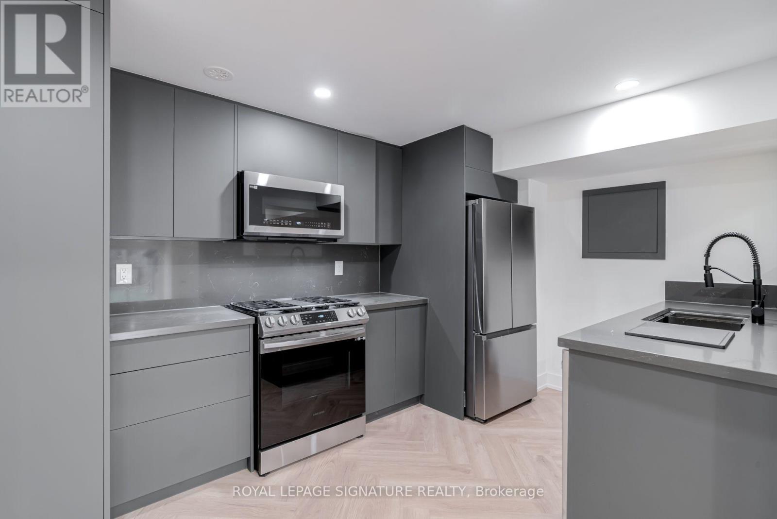 1 - 861 O'connor Drive, Toronto, Ontario  M4B 2S7 - Photo 10 - E13599916