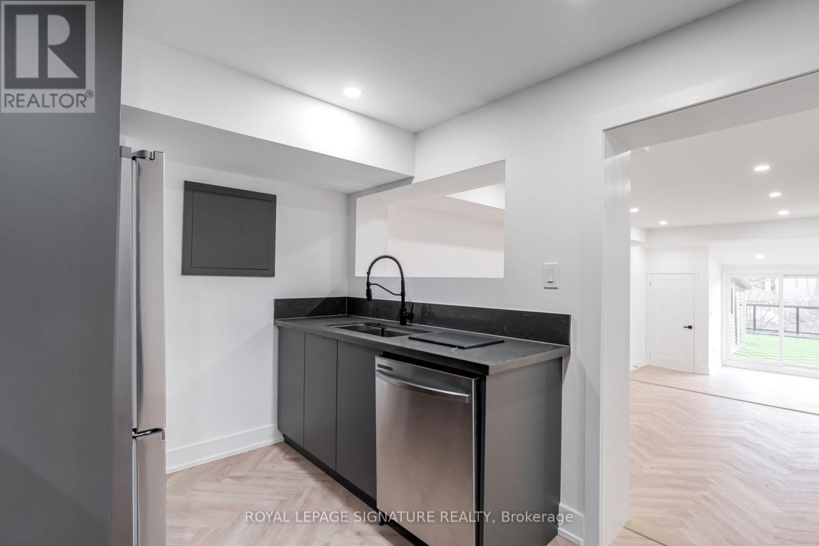 1 - 861 O'connor Drive, Toronto, Ontario  M4B 2S7 - Photo 14 - E13599916