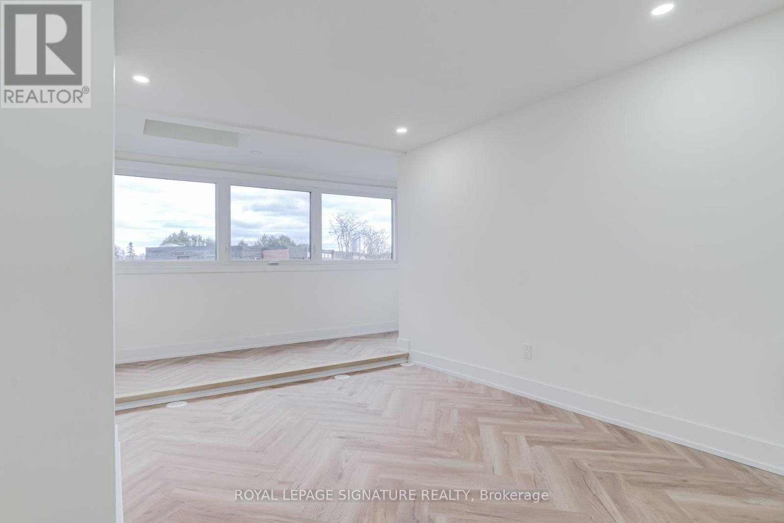 1 - 861 O'connor Drive, Toronto, Ontario  M4B 2S7 - Photo 18 - E13599916