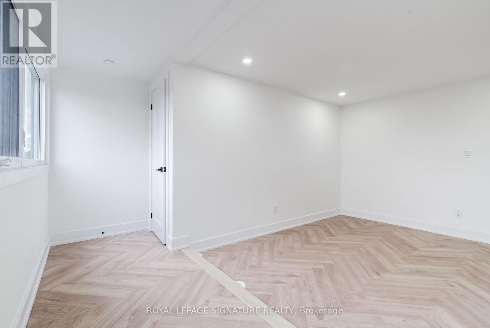1 - 861 O'connor Drive, Toronto, Ontario  M4B 2S7 - Photo 20 - E13599916