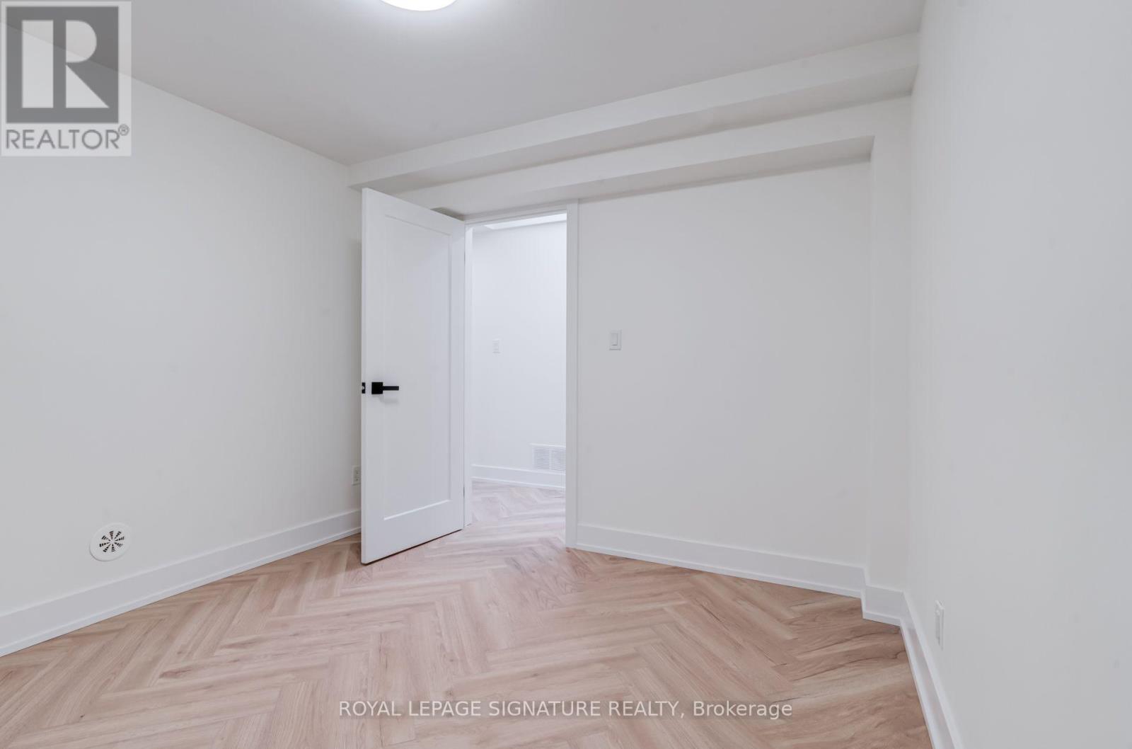 1 - 861 O'connor Drive, Toronto, Ontario  M4B 2S7 - Photo 23 - E13599916