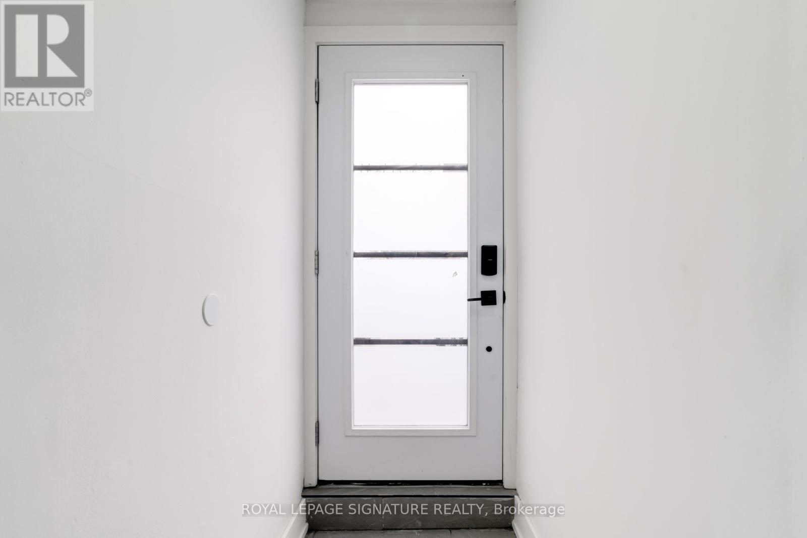 1 - 861 O'connor Drive, Toronto, Ontario  M4B 2S7 - Photo 31 - E13599916