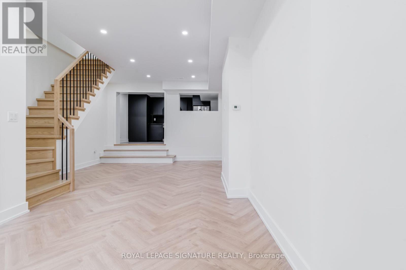 1 - 861 O'connor Drive, Toronto, Ontario  M4B 2S7 - Photo 5 - E13599916